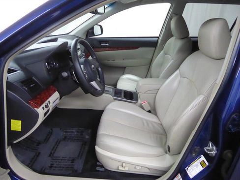 Used 2010 Subaru Outback 3.6R Limited image 20