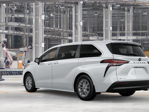 New 2026 Toyota Sienna LE image 7