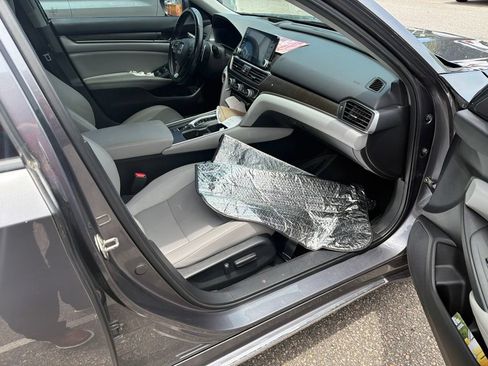 Used 2020 Honda Accord Touring image 39