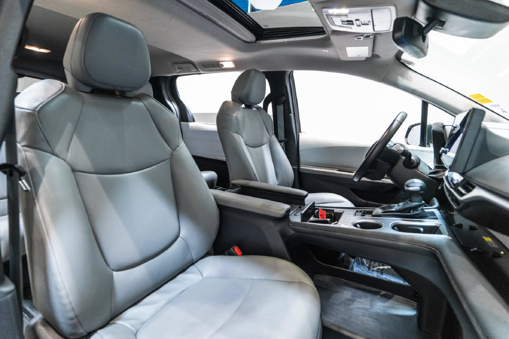 Used 2025 Toyota Sienna XLE FWD image 14