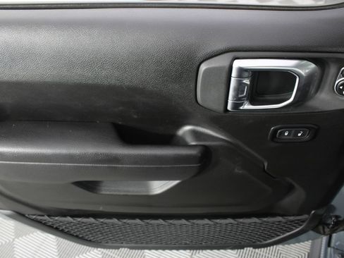 Used 2025 Jeep Wrangler Unlimited Rubicon 4xe AWD/4WD image 13