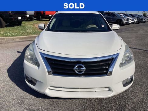 Used 2014 Nissan Altima 2.5 SL w/ Technology Package FWD image 9