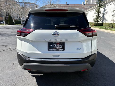 Used 2021 Nissan Rogue SV w/ Premium Package image 9