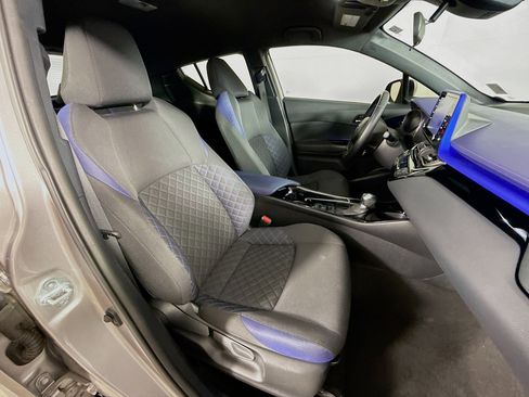 Used 2020 Toyota C-HR XLE image 33