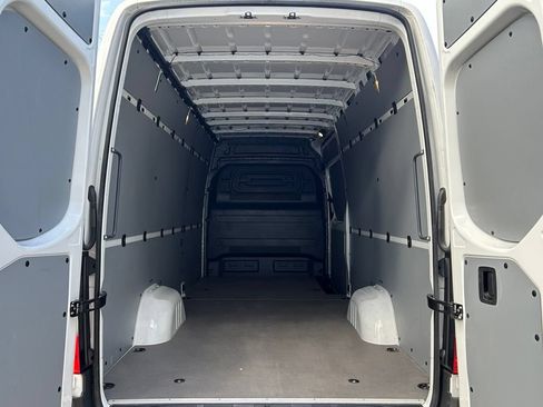 Used 2025 Mercedes-Benz Sprinter 2500 image 14
