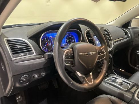 Used 2019 Chrysler 300 Touring L w/ Quick Order Package 22F RWD image 9