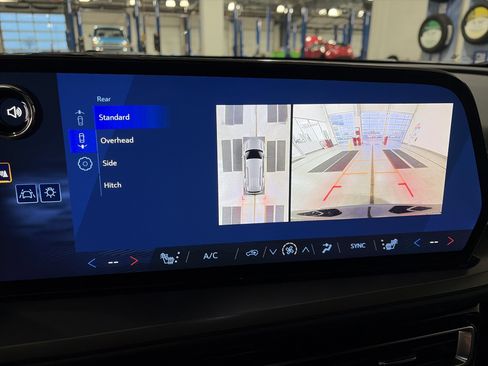 New 2026 Chevrolet Traverse LT w/ Driver Confidence Package image 21