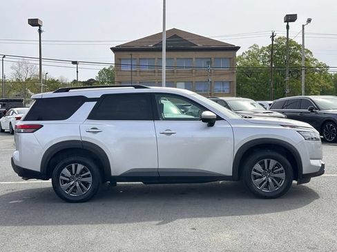 Used 2025 Nissan Pathfinder SV AWD/4WD image 9