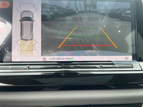 New 2025 Volkswagen Atlas Peak Edition SE image 24