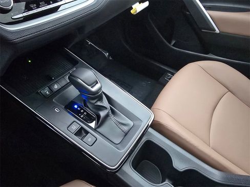 New 2026 Toyota Corolla Cross XLE image 38