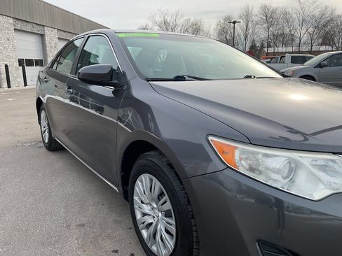 Used 2014 Toyota Camry LE image 11