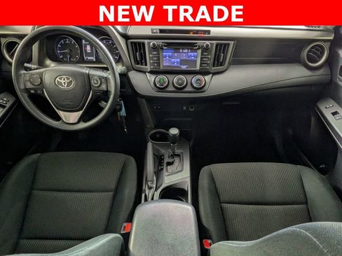 Used 2018 Toyota RAV4 LE FWD image 23