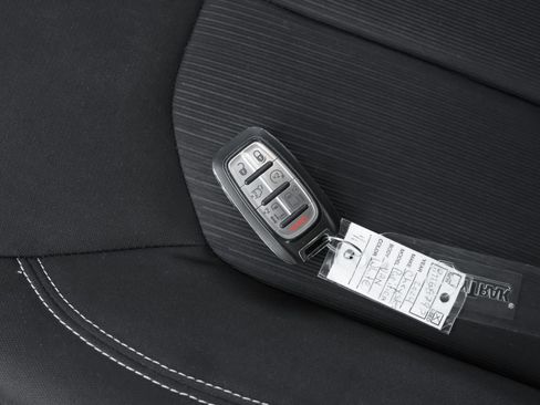 Used 2024 Chrysler Pacifica Touring FWD image 44