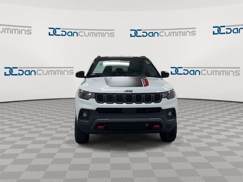 Used 2025 Jeep Compass Trailhawk AWD/4WD image 3