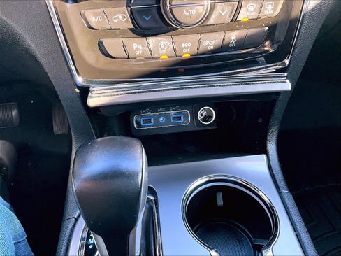 Used 2021 Jeep Grand Cherokee Laredo X image 27