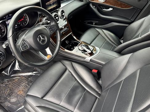 Used 2017 Mercedes-Benz GLC 300 4MATIC image 4