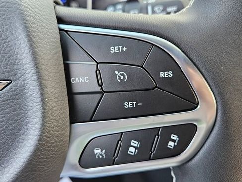 New 2026 Chrysler Pacifica Select FWD image 24
