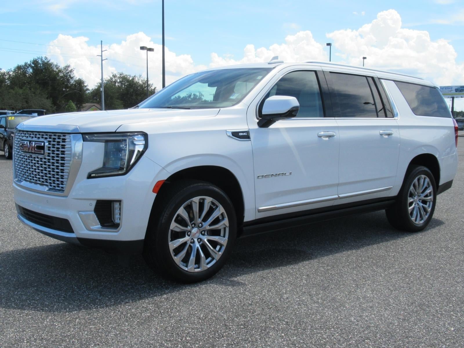 Used 2024 GMC Yukon XL Denali RWD image 3