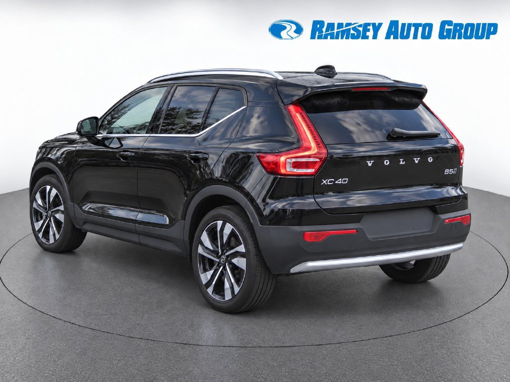 Used 2024 Volvo XC40 B5 Ultimate w/ Climate Package AWD/4WD image 3