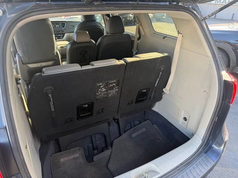 Used 2017 Kia Sedona LX w/ LX Essentials Premium Package FWD image 23