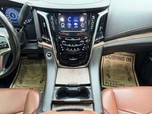 Used 2017 Cadillac Escalade Premium Luxury w/ LPO, Radiant Package AWD/4WD image 27
