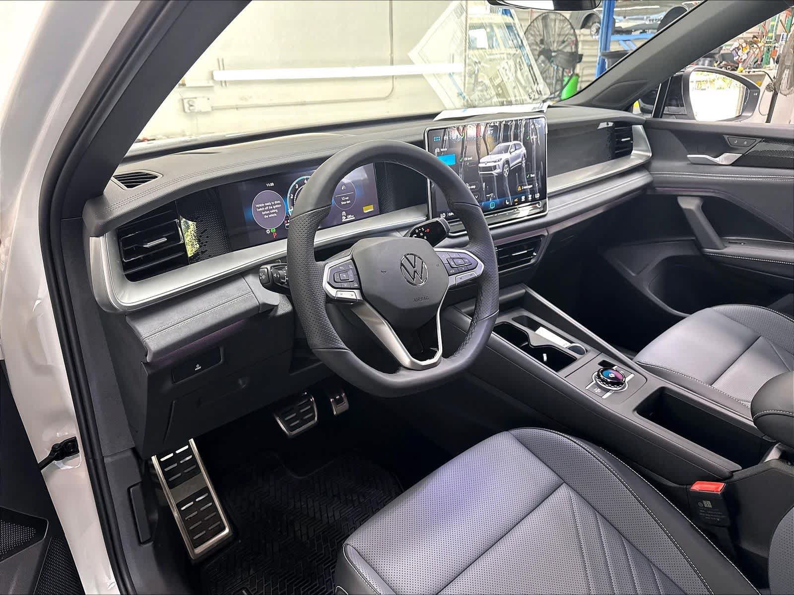 New 2026 Volkswagen Tiguan SE R-Line FWD image 7