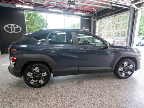 Used 2024 Hyundai Kona SEL w/ Convenience Package FWD image 4