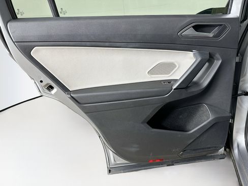 Used 2019 Volkswagen Tiguan SE w/ Panoramic Sunroof Package image 26