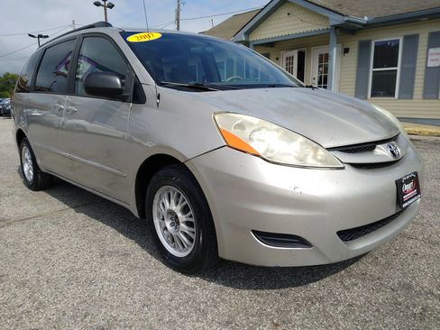 Used 2007 Toyota Sienna CE FWD image 1
