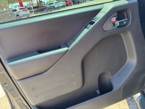 Used 2020 Nissan Frontier SV RWD image 11