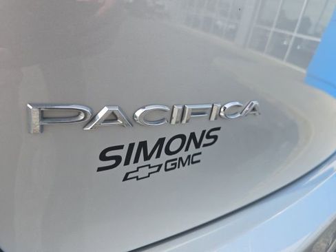 Used 2024 Chrysler Pacifica Touring-L image 44