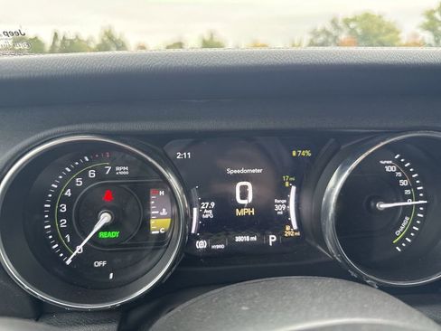 Used 2023 Jeep Wrangler Unlimited Sahara w/ Cold Weather Group image 10