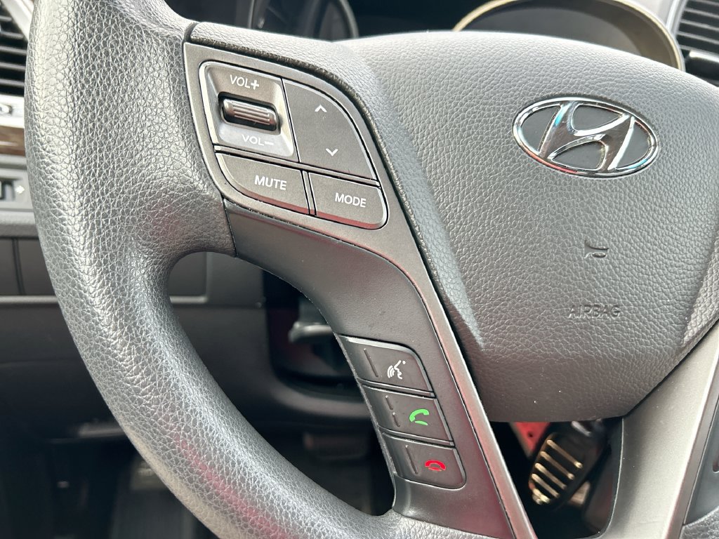 Used 2017 Hyundai Santa Fe SE FWD image 15