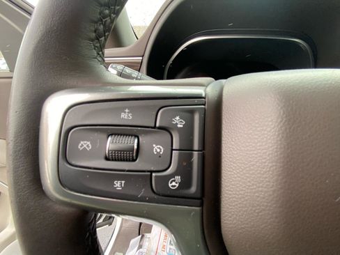 Used 2022 Chevrolet Suburban LT w/ Luxury Package image 20