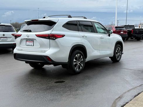 Used 2023 Toyota Highlander XLE image 4