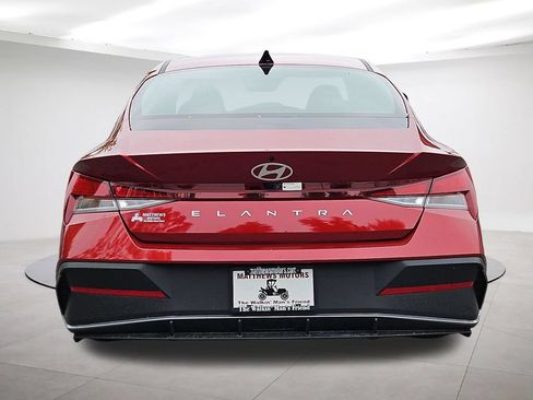 Used 2024 Hyundai Elantra SEL FWD image 6