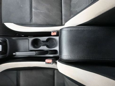 Used 2021 Nissan Versa SV image 26