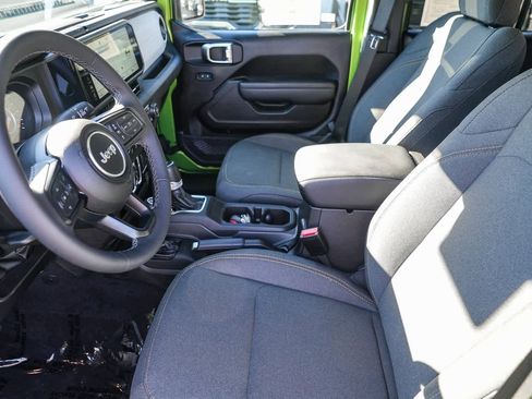 Used 2025 Jeep Gladiator Sport image 16