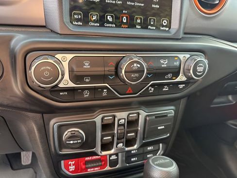 Used 2021 Jeep Gladiator Mojave AWD/4WD image 35