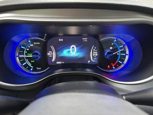 Used 2018 Chrysler Pacifica Touring Plus FWD image 18