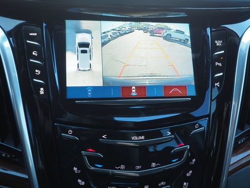 Used 2020 Cadillac Escalade ESV 4WD image 28
