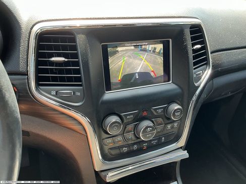 Used 2019 Jeep Grand Cherokee Laredo RWD image 15