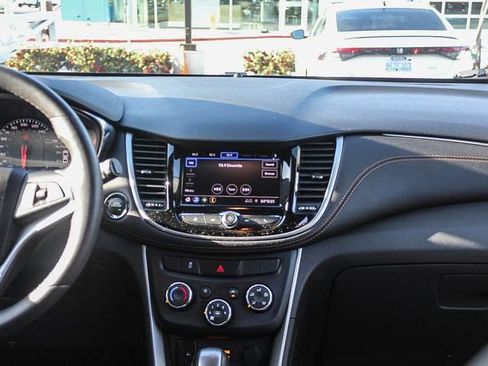 Used 2022 Chevrolet Trax LT w/ LT Convenience Package FWD image 18