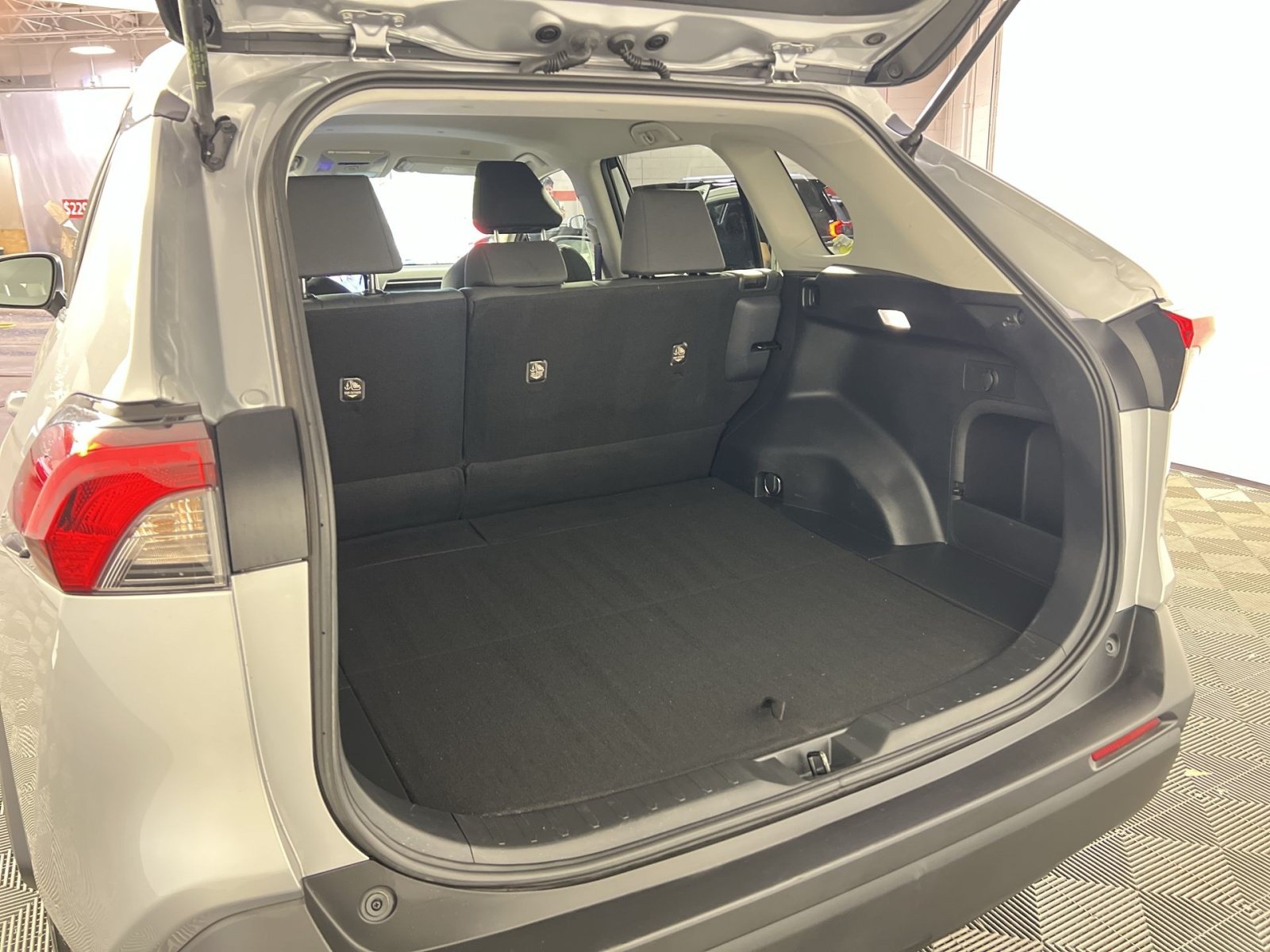 Used 2025 Toyota RAV4 XLE AWD/4WD image 26