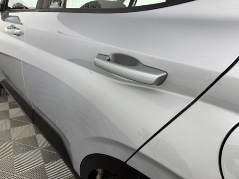 Used 2021 Hyundai Venue SEL FWD image 24