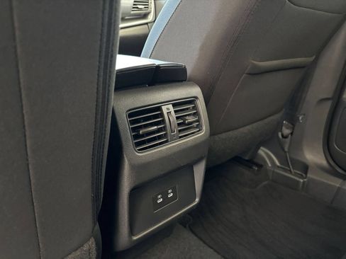 Used 2025 Nissan Rogue SV AWD/4WD image 24