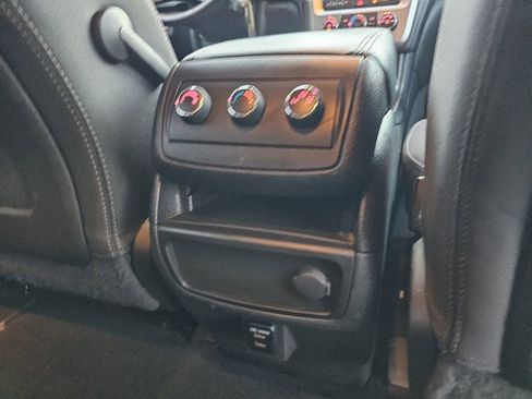 Used 2016 GMC Acadia SLE image 21