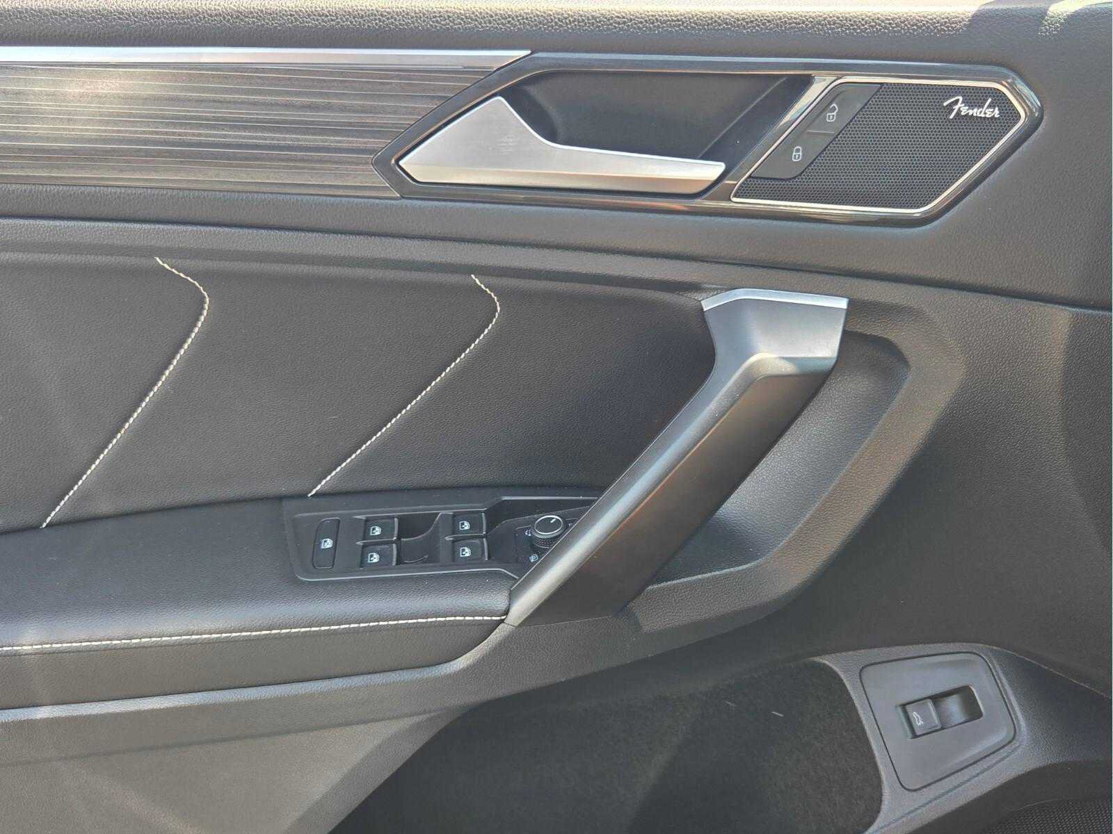 Used 2022 Volkswagen Tiguan SEL R-Line AWD/4WD image 25