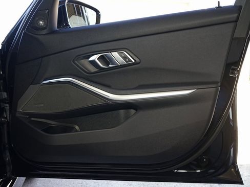 Used 2021 BMW 330i Sedan w/ Convenience Package image 23