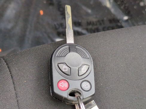 Used 2018 Ford Focus SE w/ SE Appearance Package image 25